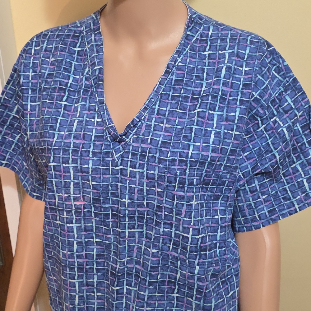 Blue Patterned V-Neck Scrub Top - Picture 2 of 7